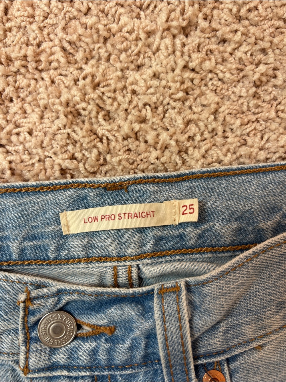 Women's Low Pro Straight Lightweight Jeans in Light Blue Wash - Picture 2 of 6